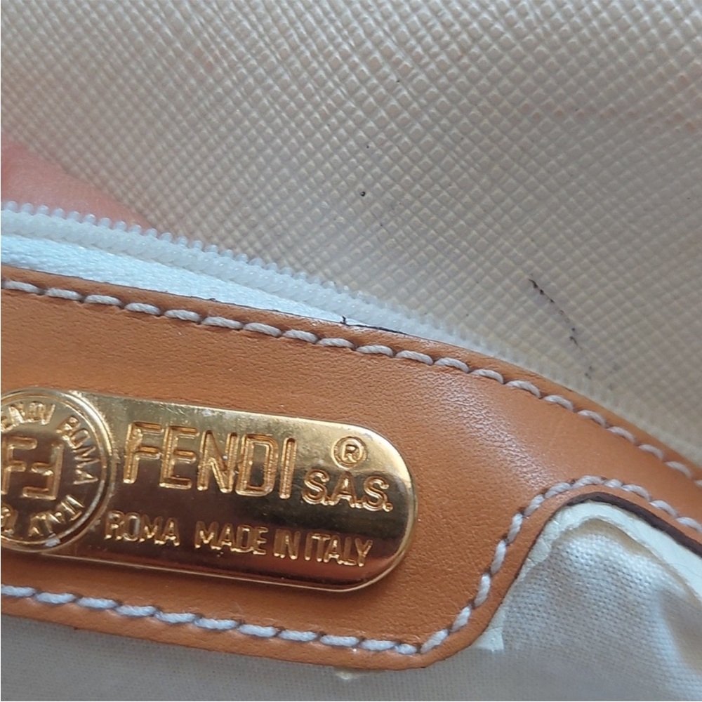 Fendi Elegant White and Tan Clutch Bag - Picture 4 of 16
